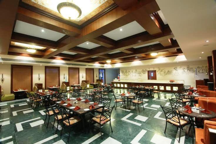คลับ ปาไรโซ Hotel Raipur  ภายนอก รูปภาพ