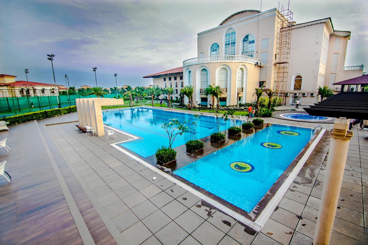 คลับ ปาไรโซ Hotel Raipur  ภายนอก รูปภาพ