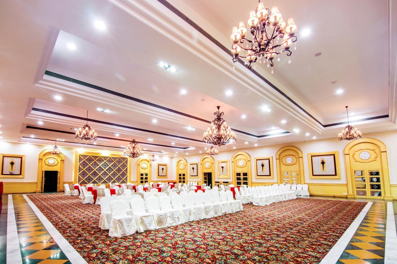 คลับ ปาไรโซ Hotel Raipur  ภายนอก รูปภาพ