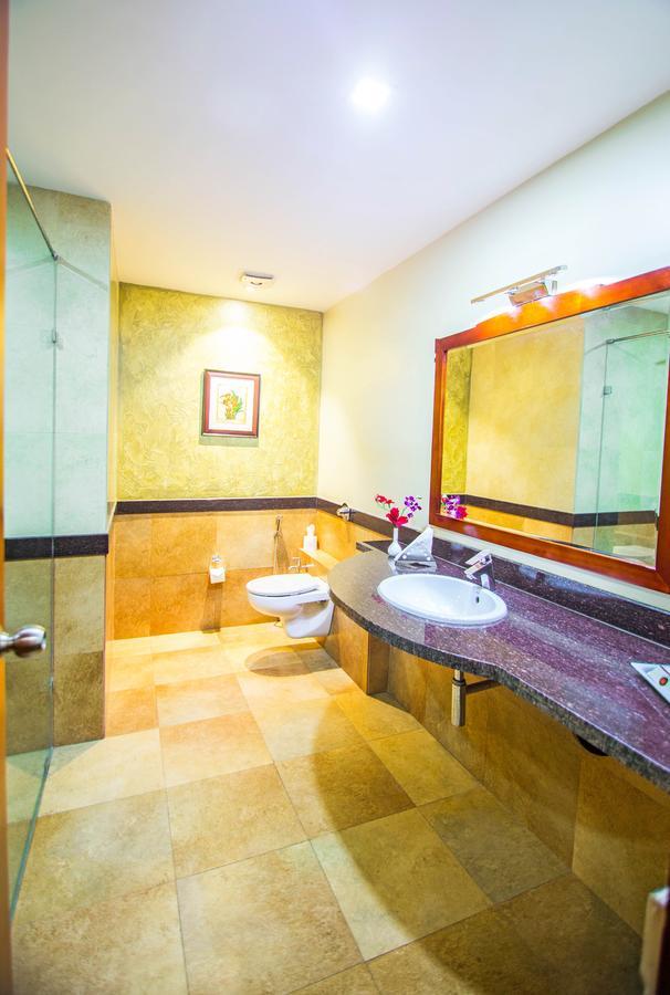 คลับ ปาไรโซ Hotel Raipur  ภายนอก รูปภาพ